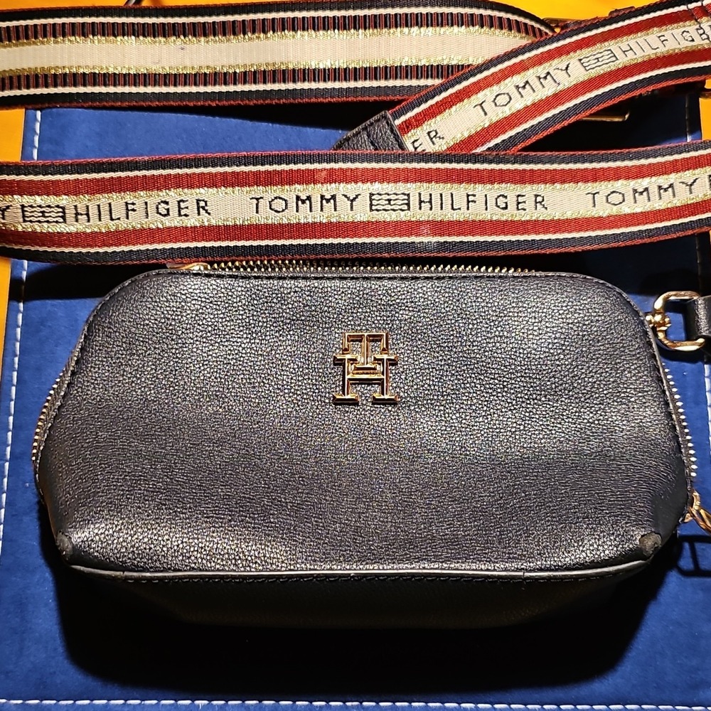 Tommy Hilfiger Black Leather Purse